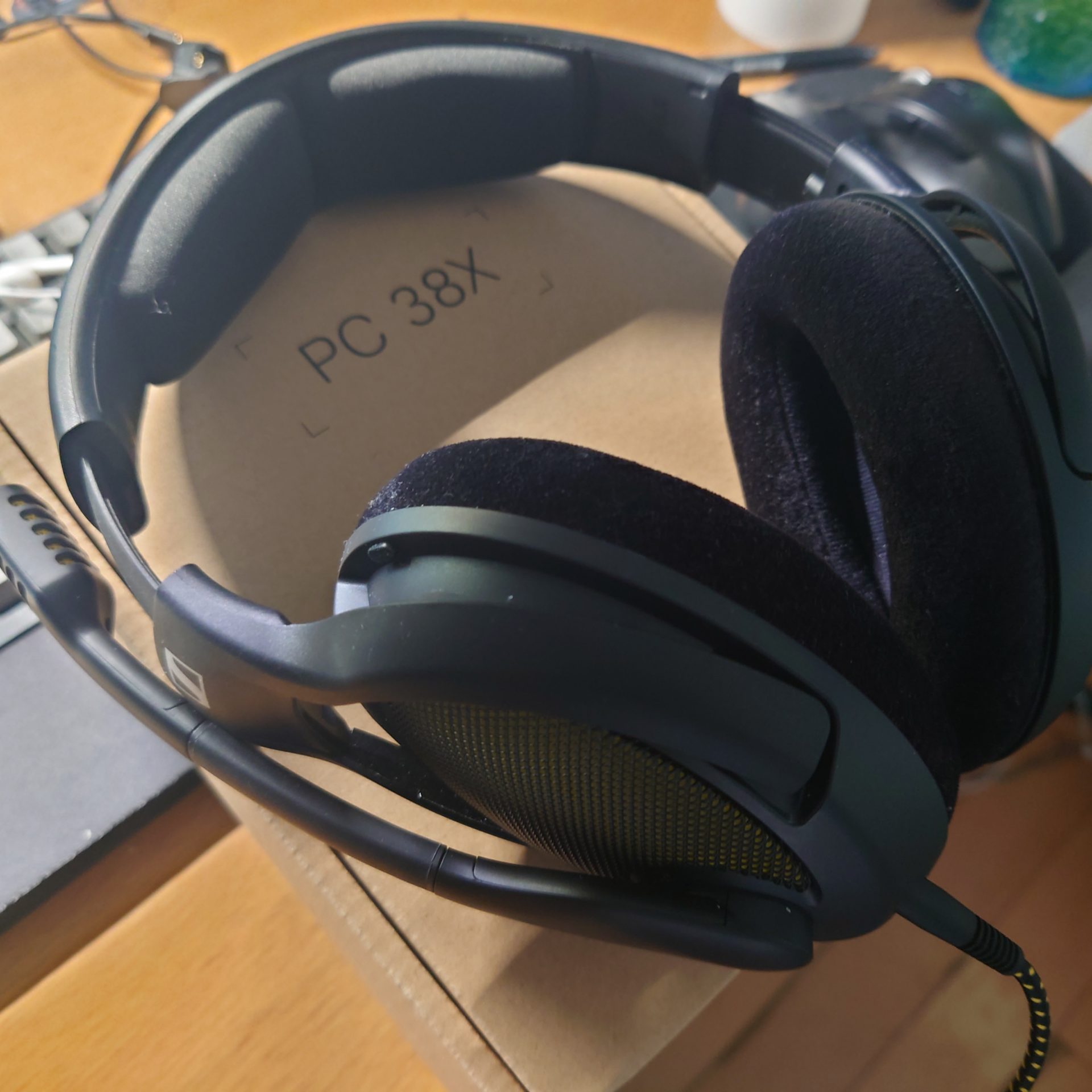 オーディオ機器 ヘッドフォン DROP + SENNHEISER】界隈で話題のいいとこ取りヘッドセット「PC38X」を 