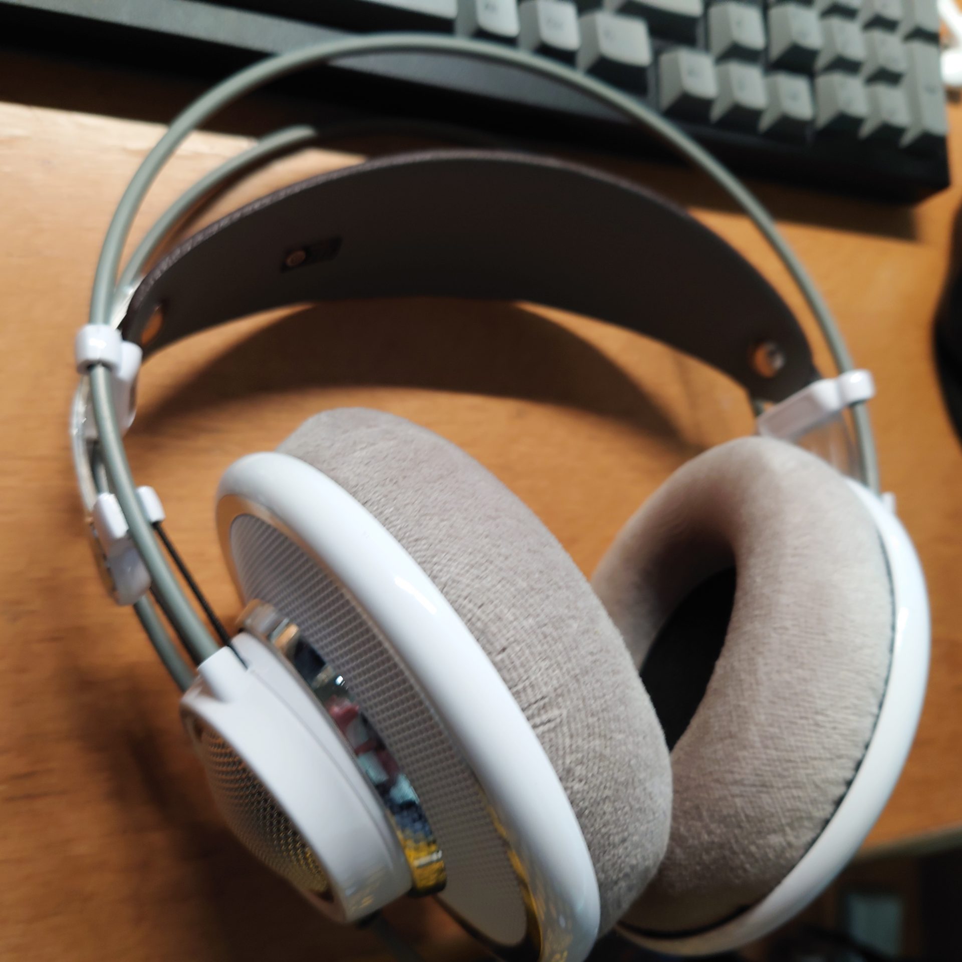 AKG Acoustics K K701 ヘッドホン 澪ホン AKG K701 レビュー】澪ホンだこれ。音楽を純粋に楽しむことが